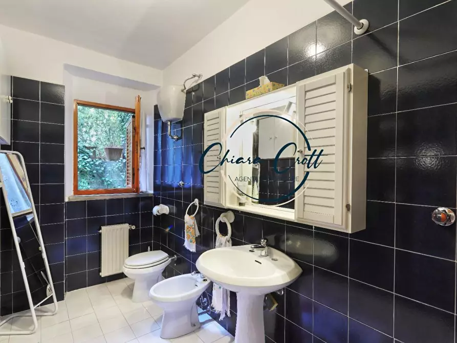 Immagine 18 di Villa in vendita  a Livorno