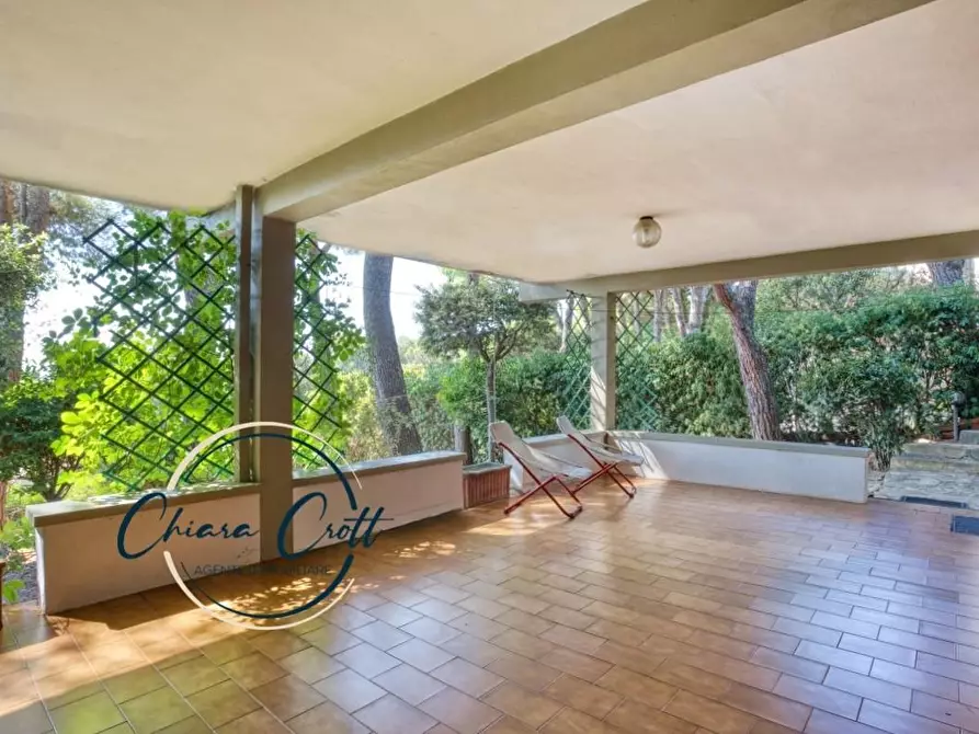 Immagine 16 di Villa in vendita  a Livorno