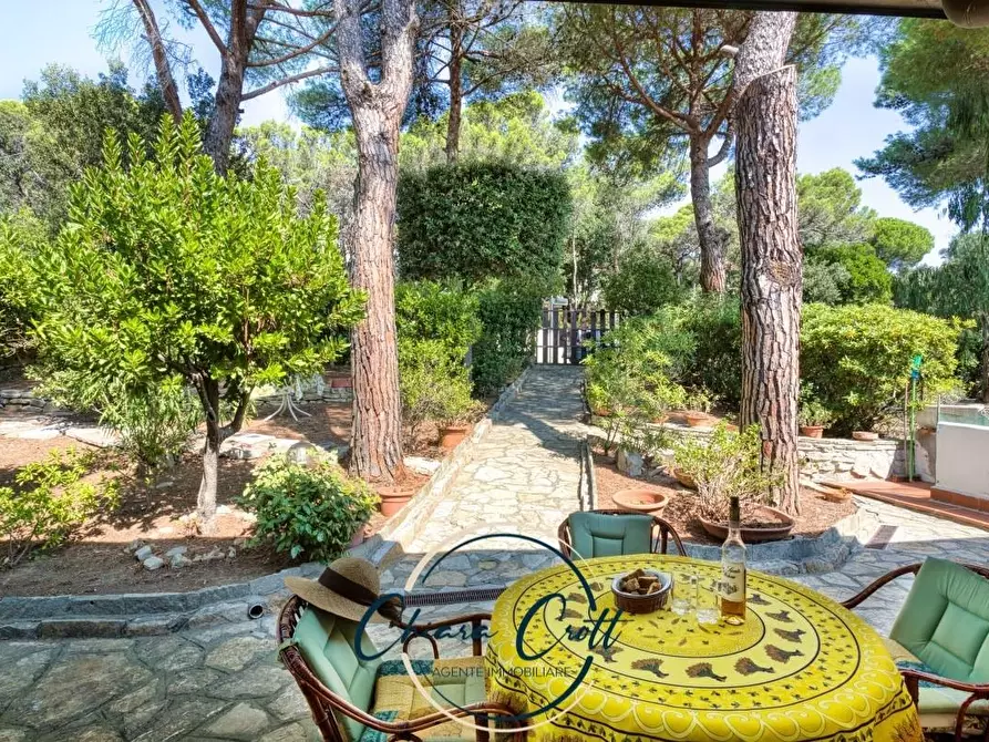 Immagine 7 di Villa in vendita  a Livorno