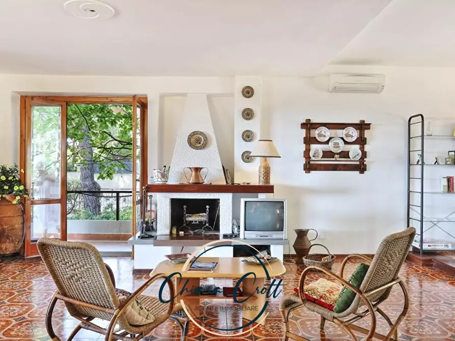 Immagine 12 di Villa in vendita  a Livorno