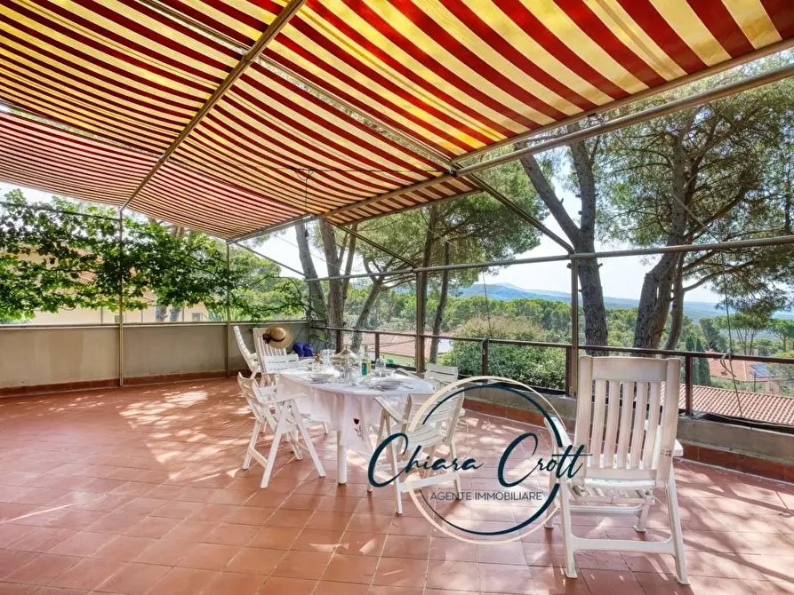 Immagine 2 di Villa in vendita  a Livorno