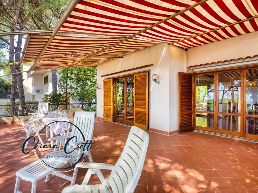 Immagine 4 di Villa in vendita  a Livorno