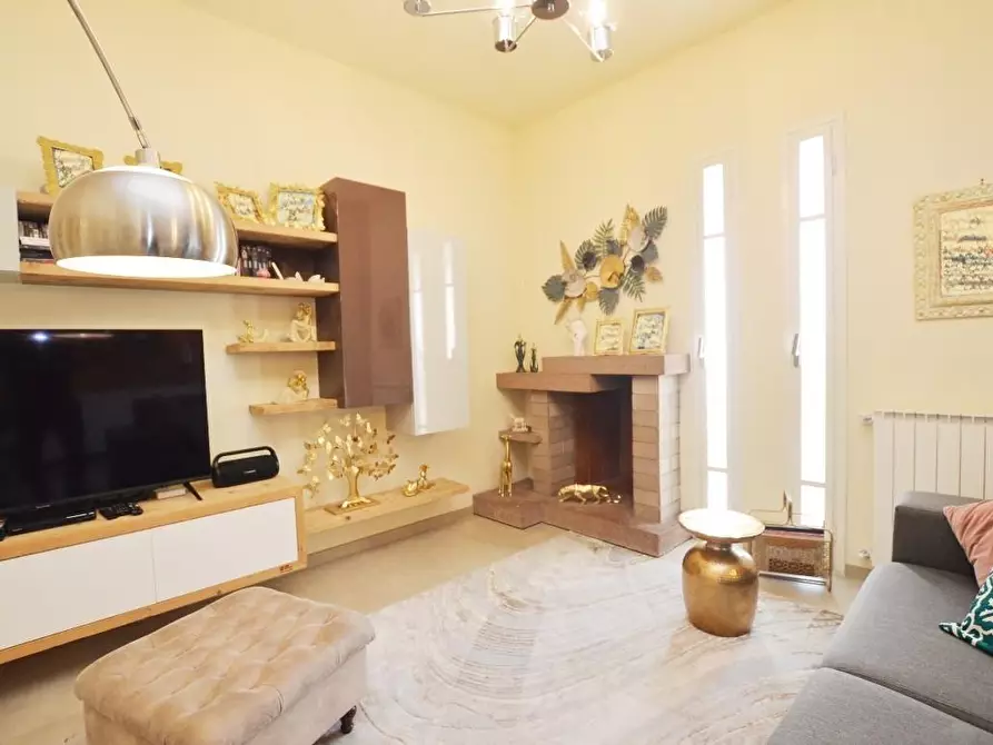 Immagine 5 di Villa in vendita  a Capannori