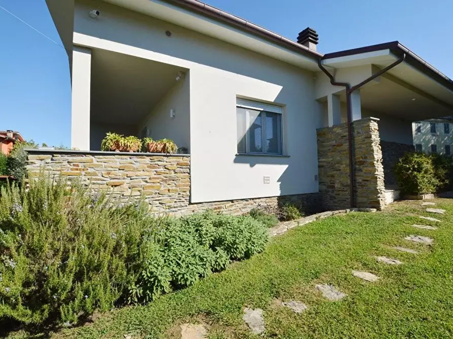 Immagine 28 di Villa in vendita  a Capannori