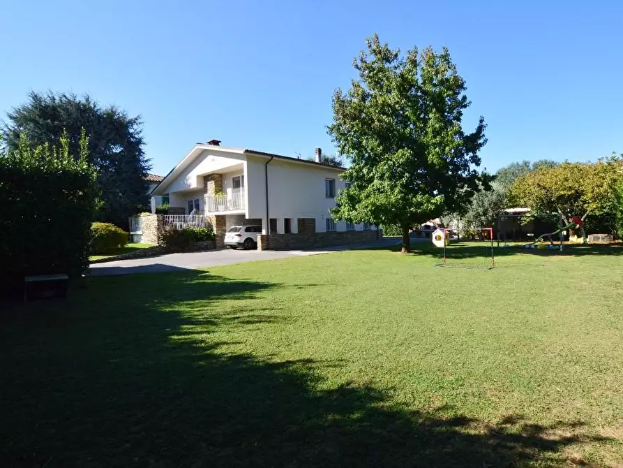Immagine 1 di Villa in vendita  a Capannori