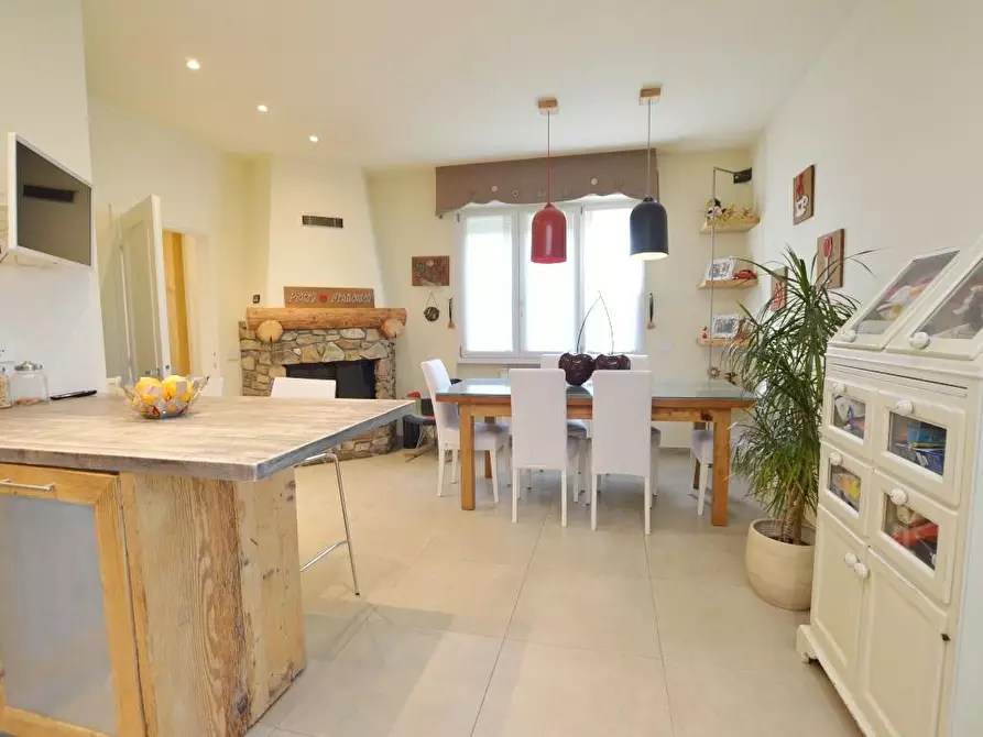 Immagine 9 di Villa in vendita  a Capannori