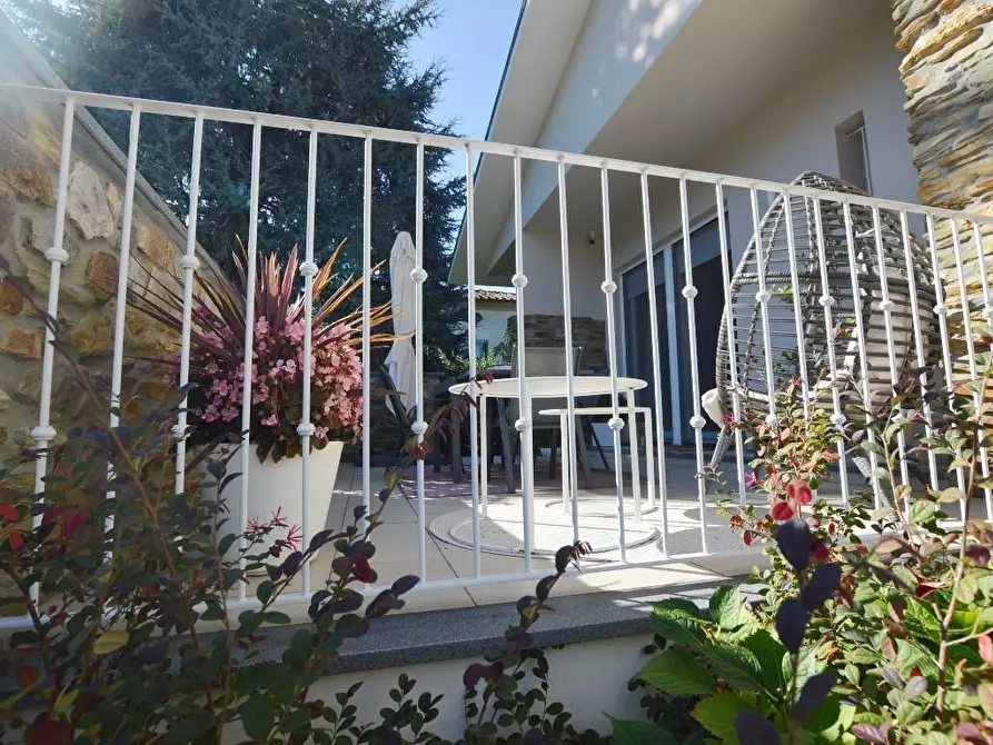 Immagine 2 di Villa in vendita  a Capannori