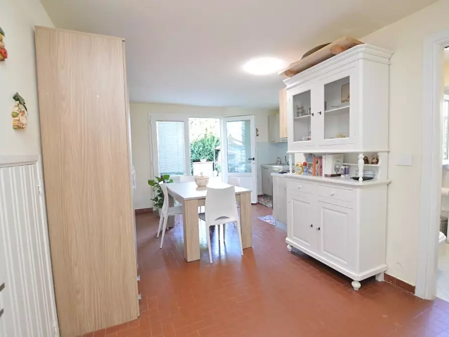 Immagine 21 di Villa in vendita  a Capannori