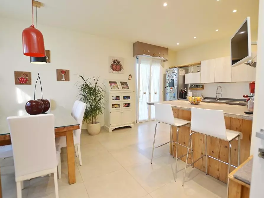 Immagine 7 di Villa in vendita  a Capannori