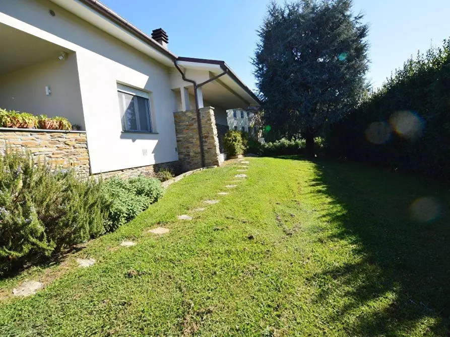 Immagine 27 di Villa in vendita  a Capannori