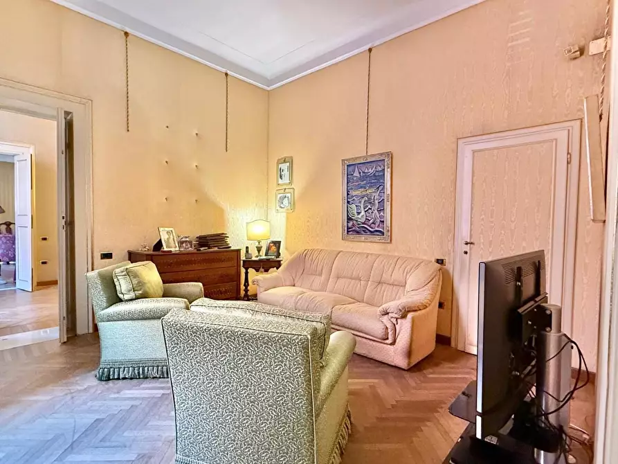 Immagine 22 di Appartamento in vendita  a Lucca