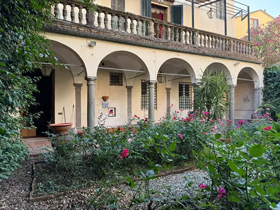 Immagine 4 di Appartamento in vendita  a Lucca