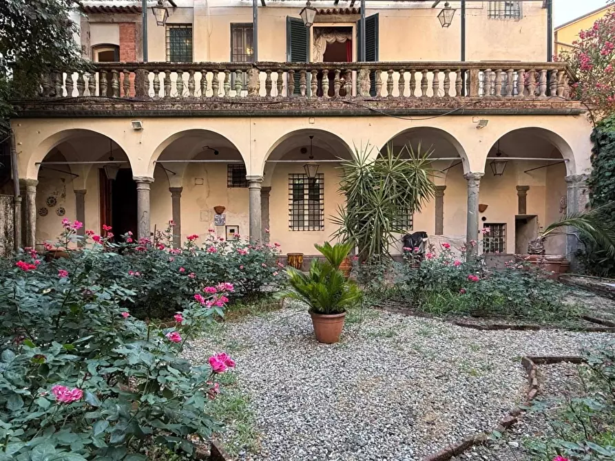 Immagine 3 di Appartamento in vendita  a Lucca