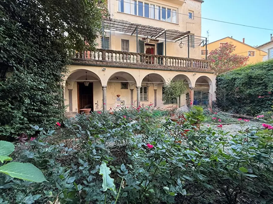 Immagine 2 di Appartamento in vendita  a Lucca