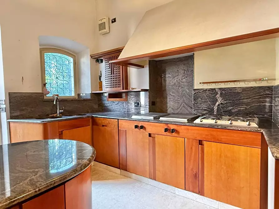 Immagine 28 di Appartamento in vendita  a Lucca