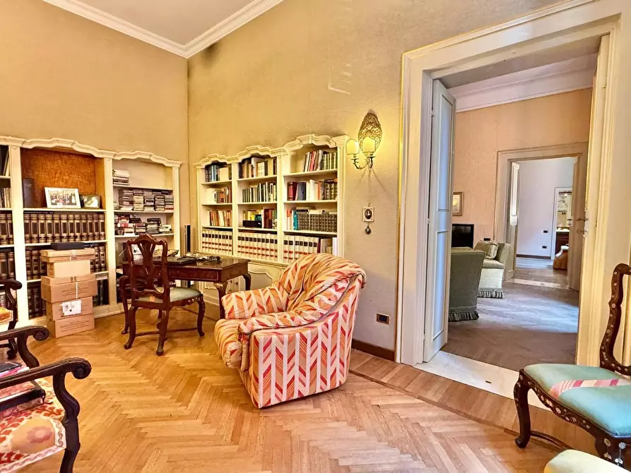 Immagine 19 di Appartamento in vendita  a Lucca