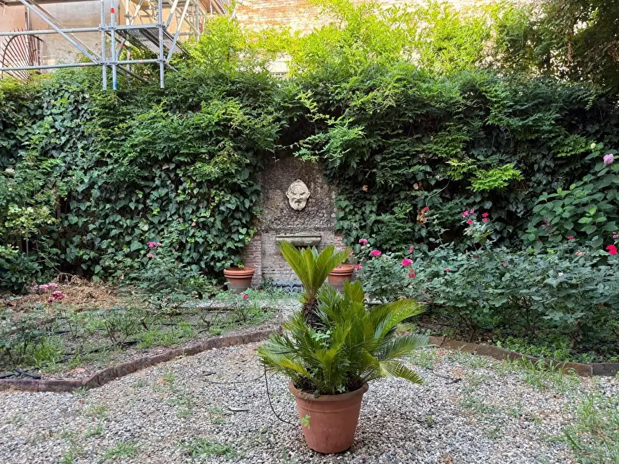 Immagine 9 di Appartamento in vendita  a Lucca