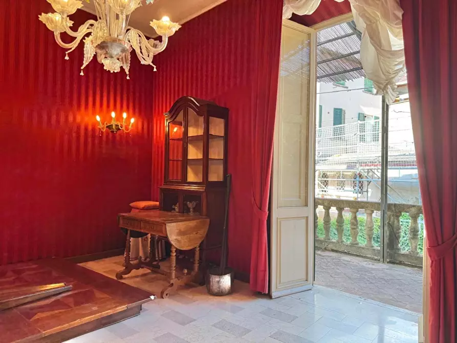 Immagine 17 di Appartamento in vendita  a Lucca