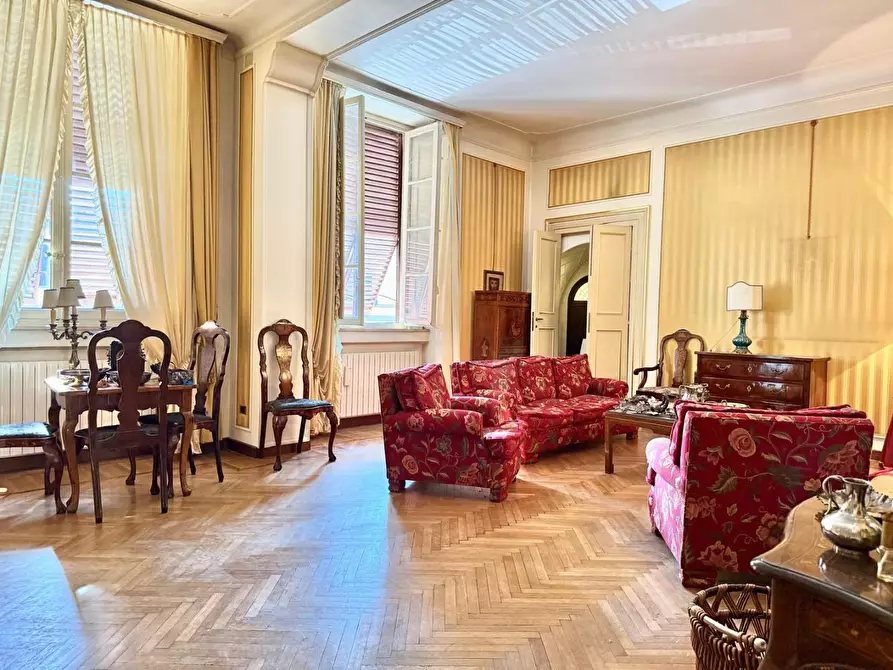 Immagine 13 di Appartamento in vendita  a Lucca
