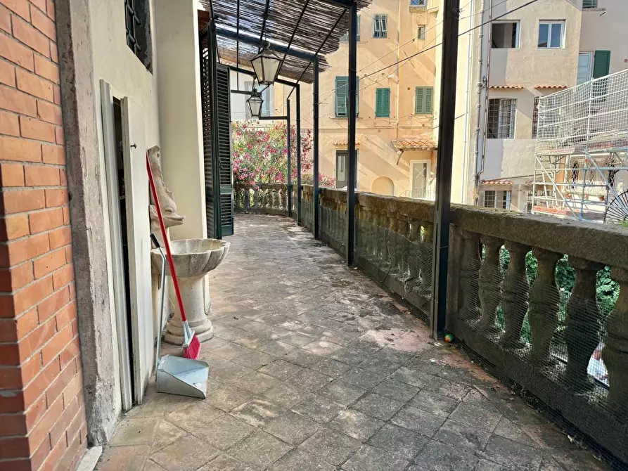 Immagine 11 di Appartamento in vendita  a Lucca