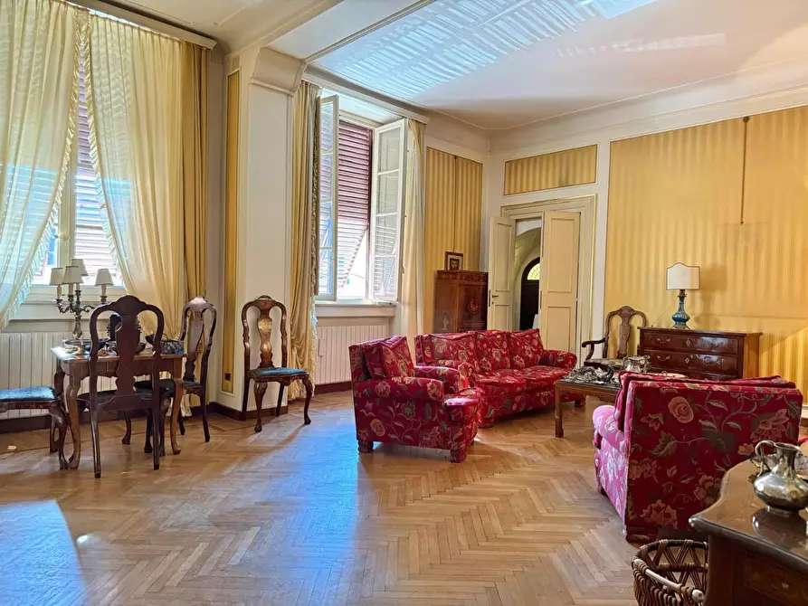 Immagine 15 di Appartamento in vendita  a Lucca