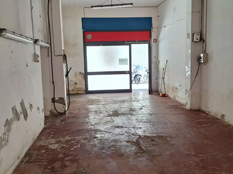 Immagine 2 di Negozio in vendita  a Livorno