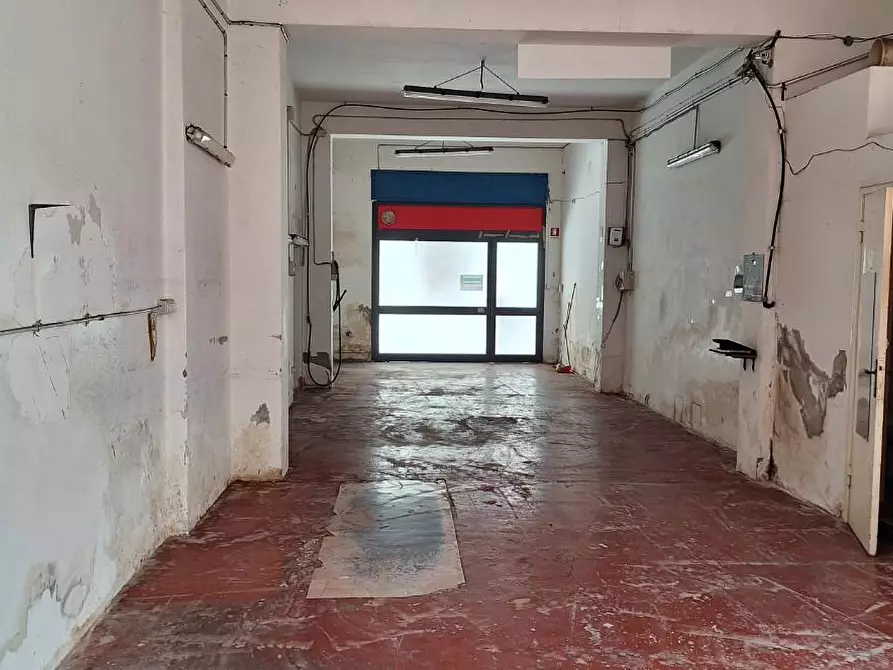 Immagine 7 di Negozio in vendita  a Livorno