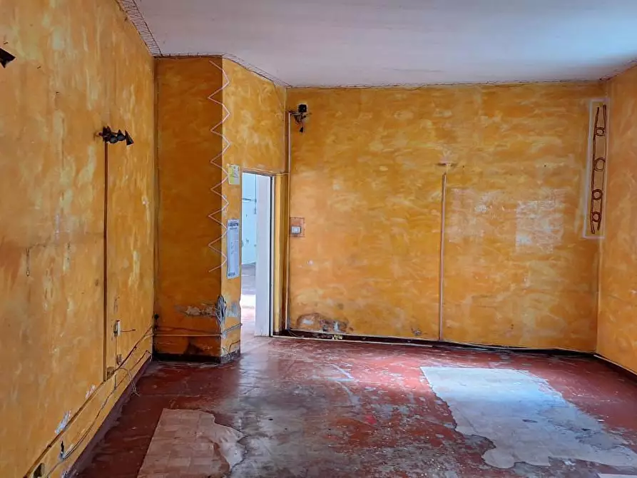 Immagine 3 di Negozio in vendita  a Livorno