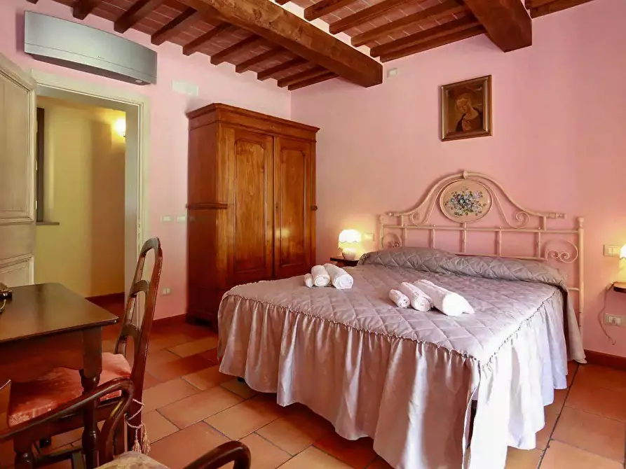 Immagine 8 di Villa in vendita  a Lucca