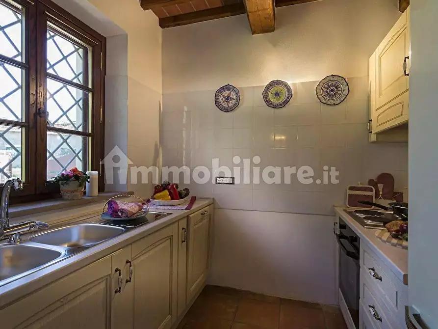 Immagine 5 di Villa in vendita  a Lucca