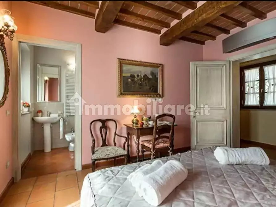 Immagine 17 di Villa in vendita  a Lucca