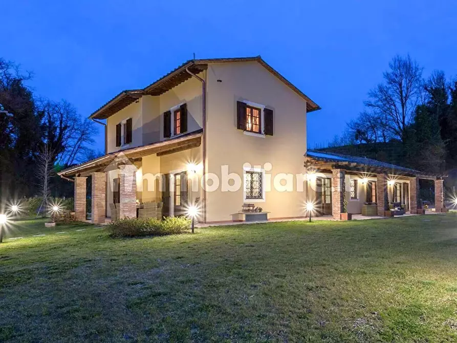 Immagine 26 di Villa in vendita  a Lucca