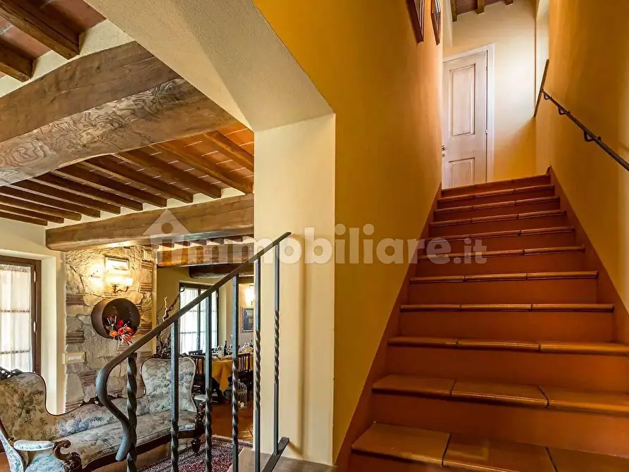 Immagine 6 di Villa in vendita  a Lucca