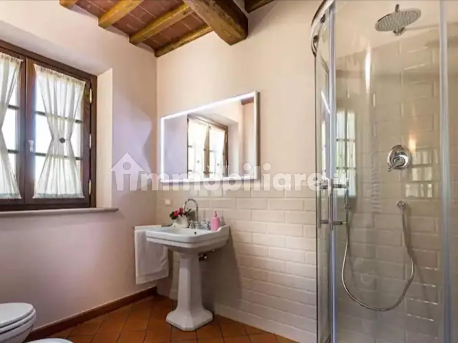 Immagine 15 di Villa in vendita  a Lucca