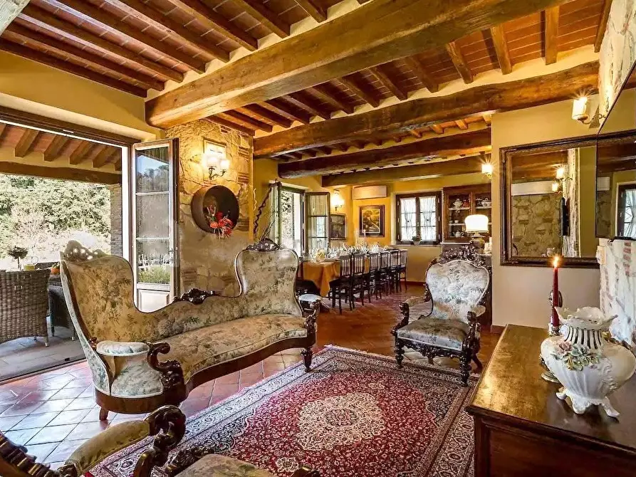 Immagine 4 di Villa in vendita  a Lucca