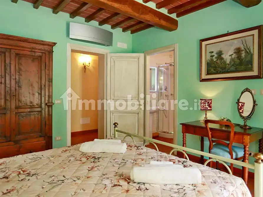 Immagine 9 di Villa in vendita  a Lucca
