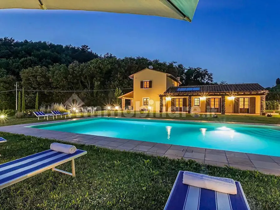 Immagine 27 di Villa in vendita  a Lucca