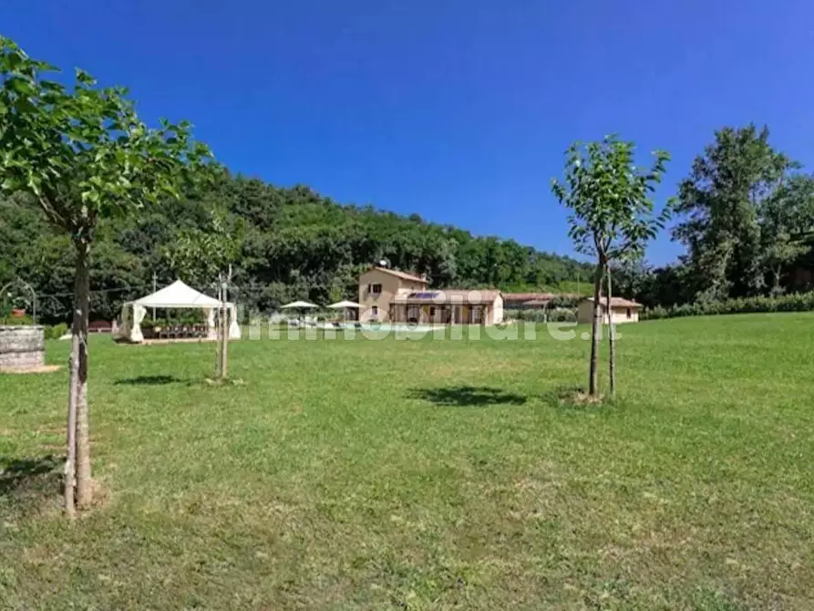 Immagine 3 di Villa in vendita  a Lucca