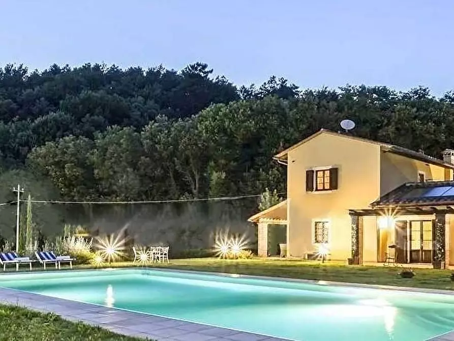 Immagine 22 di Villa in vendita  a Lucca