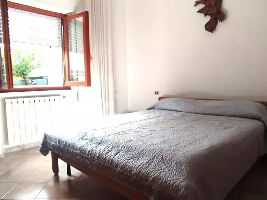 Immagine 8 di Appartamento in affitto  a Massa