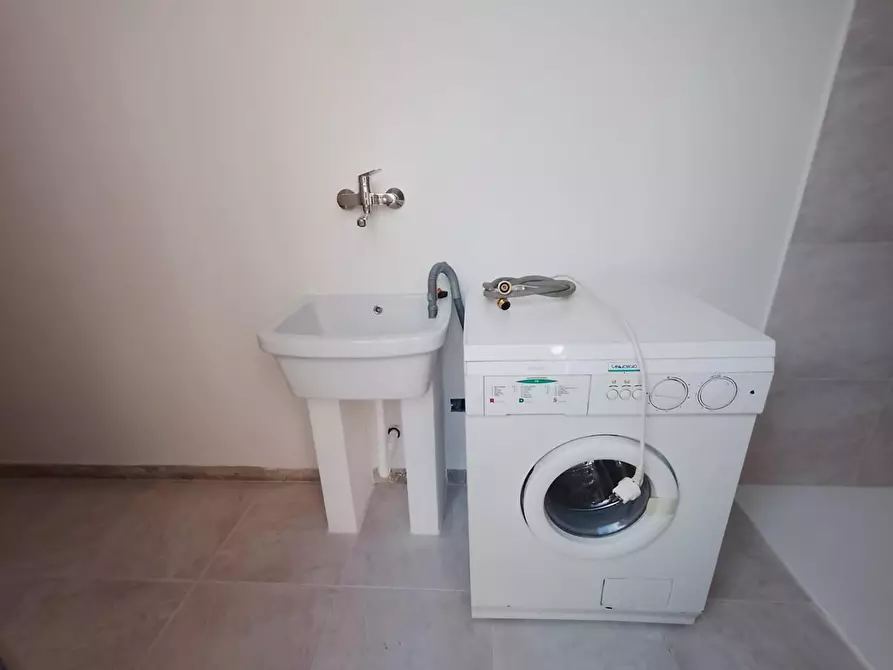 Immagine 18 di Appartamento in affitto  a Massa