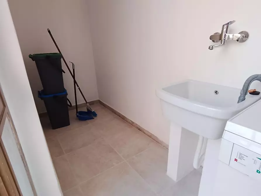 Immagine 15 di Appartamento in affitto  a Massa