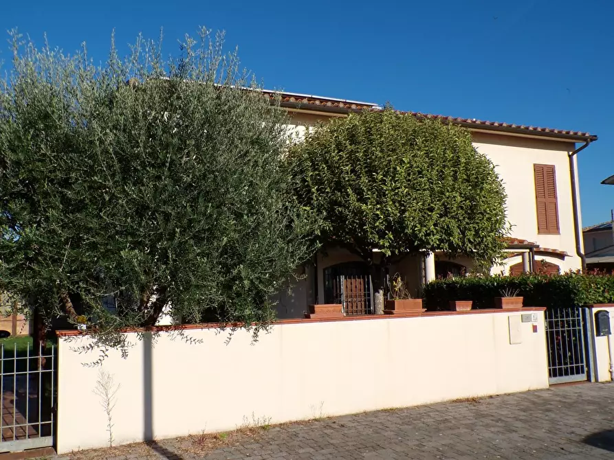 Immagine 2 di Casa bifamiliare in vendita  a Cascina