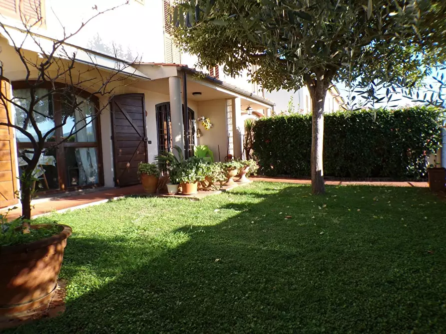 Immagine 19 di Casa bifamiliare in vendita  a Cascina