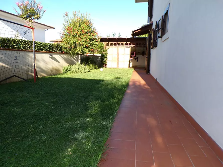 Immagine 25 di Casa bifamiliare in vendita  a Cascina