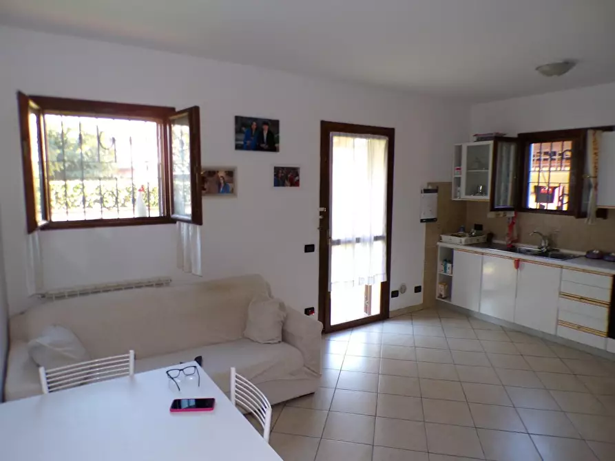 Immagine 8 di Casa bifamiliare in vendita  a Cascina