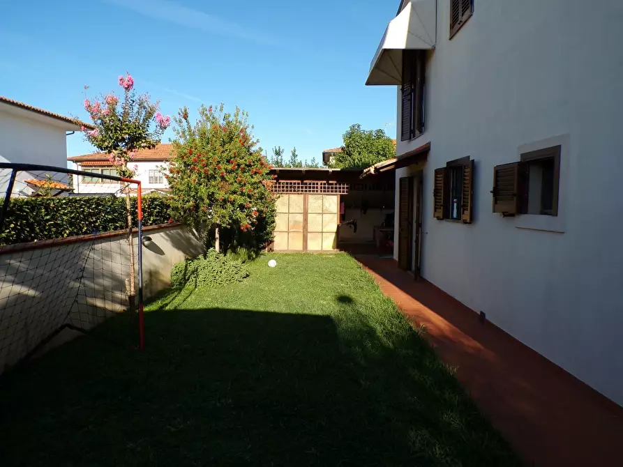 Immagine 17 di Casa bifamiliare in vendita  a Cascina