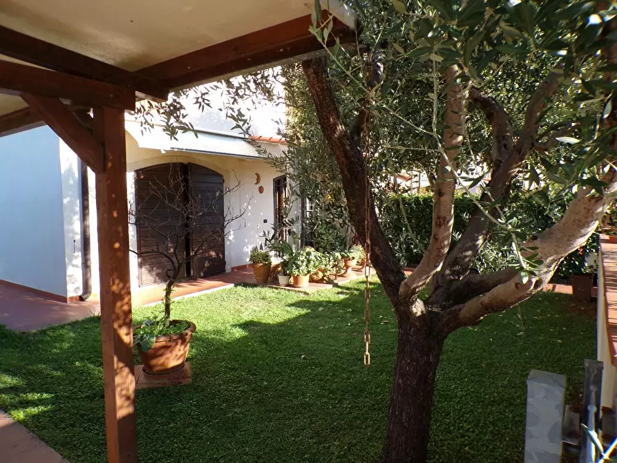 Immagine 6 di Casa bifamiliare in vendita  a Cascina