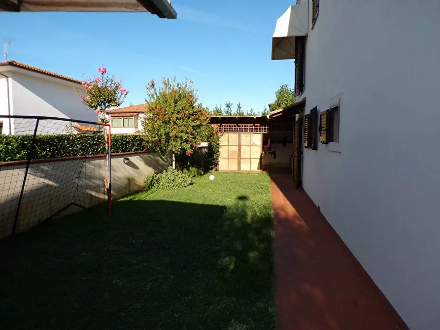 Immagine 16 di Casa bifamiliare in vendita  a Cascina