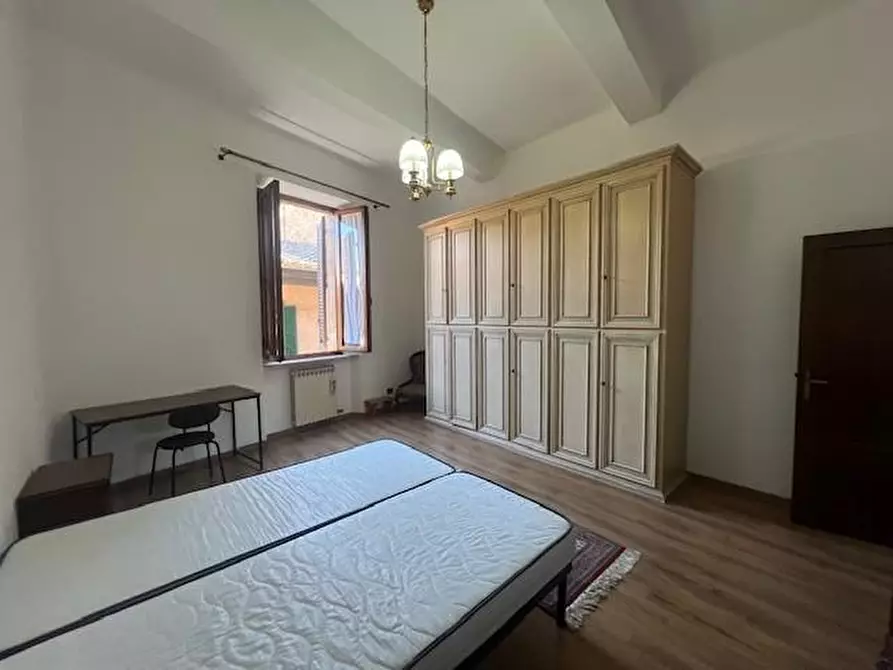Immagine 14 di Appartamento in affitto  a Siena